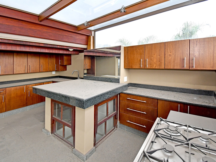 4 Bedroom Property for Sale in Benmore Gardens Gauteng
