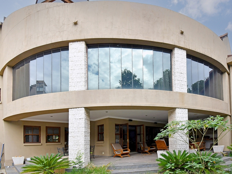 4 Bedroom Property for Sale in Benmore Gardens Gauteng