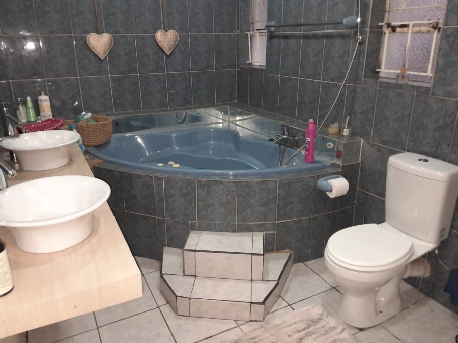 3 Bedroom Property for Sale in Bonanne Gauteng