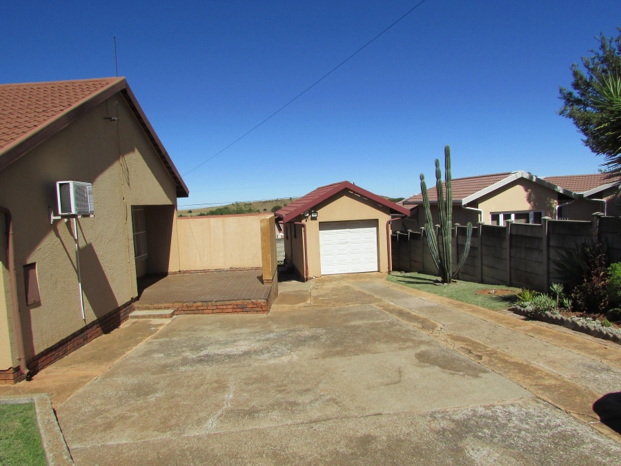 4 Bedroom Property for Sale in Hillshaven Gauteng