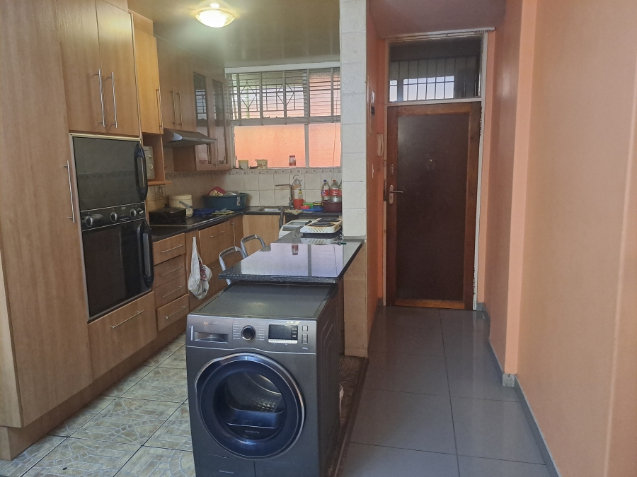 2 Bedroom Property for Sale in Yeoville Gauteng