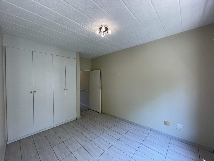 2 Bedroom Property for Sale in Saxonwold Gauteng