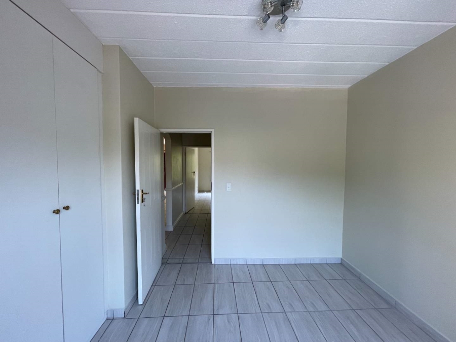 2 Bedroom Property for Sale in Saxonwold Gauteng