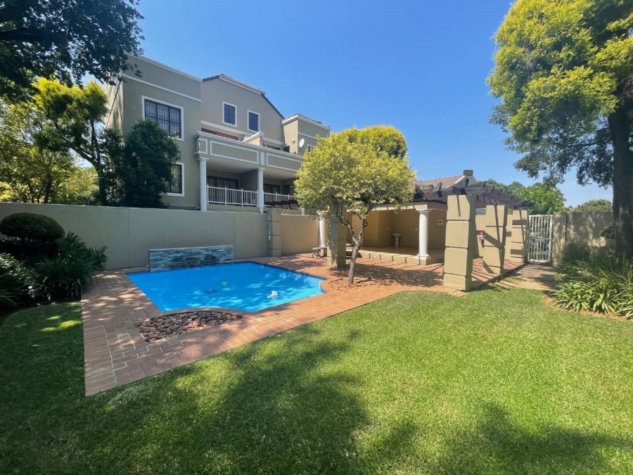 2 Bedroom Property for Sale in Saxonwold Gauteng
