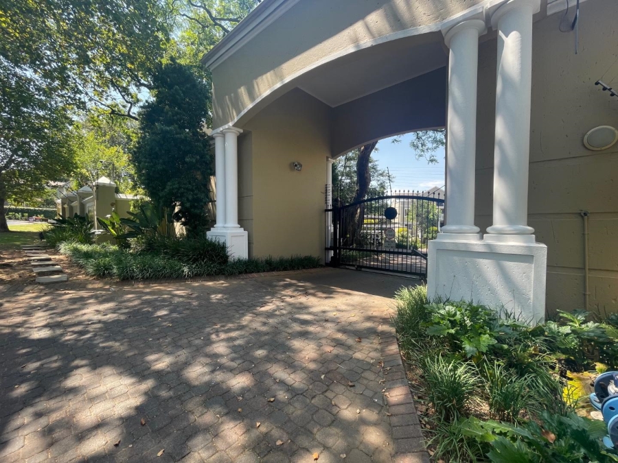2 Bedroom Property for Sale in Saxonwold Gauteng