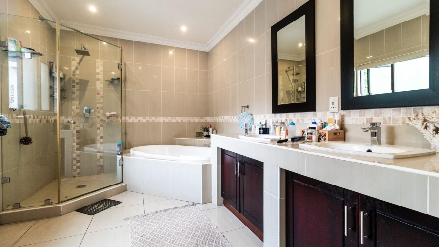 5 Bedroom Property for Sale in Woodhill Estate Gauteng