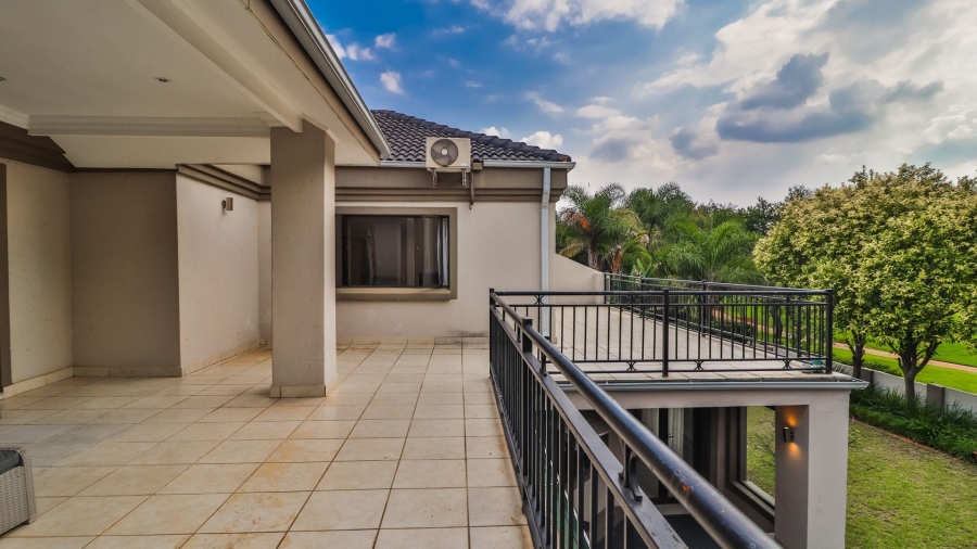 5 Bedroom Property for Sale in Woodhill Estate Gauteng