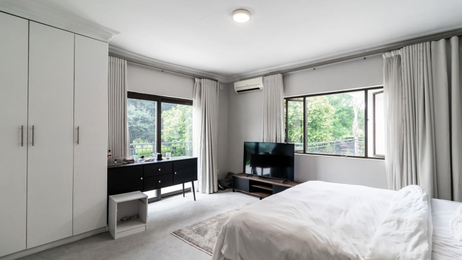 5 Bedroom Property for Sale in Woodhill Estate Gauteng