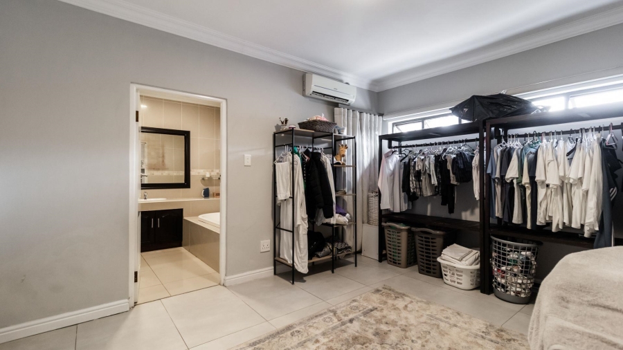 5 Bedroom Property for Sale in Woodhill Estate Gauteng