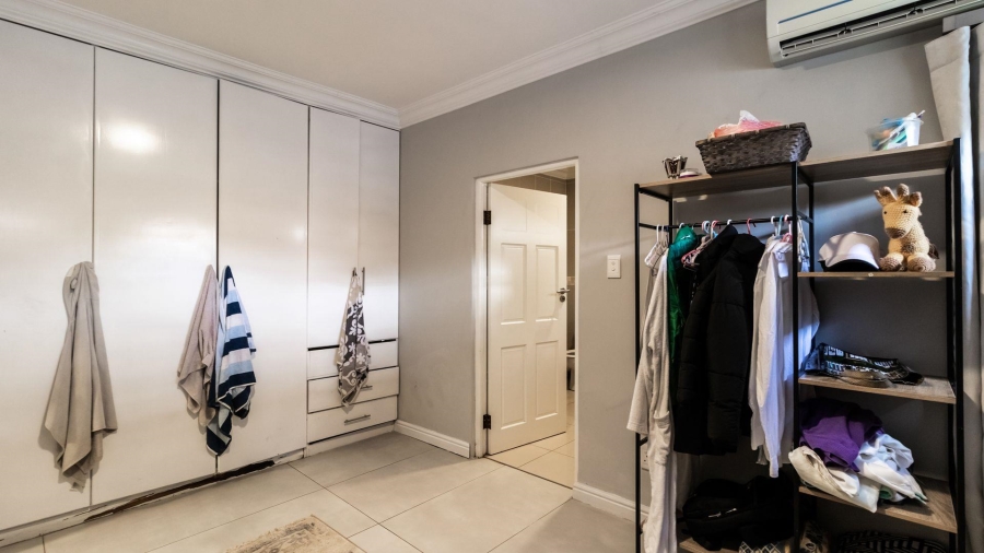 5 Bedroom Property for Sale in Woodhill Estate Gauteng