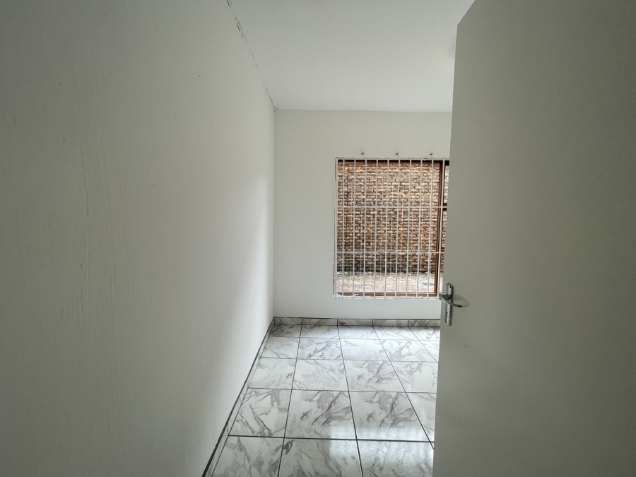 2 Bedroom Property for Sale in Bassonia Gauteng