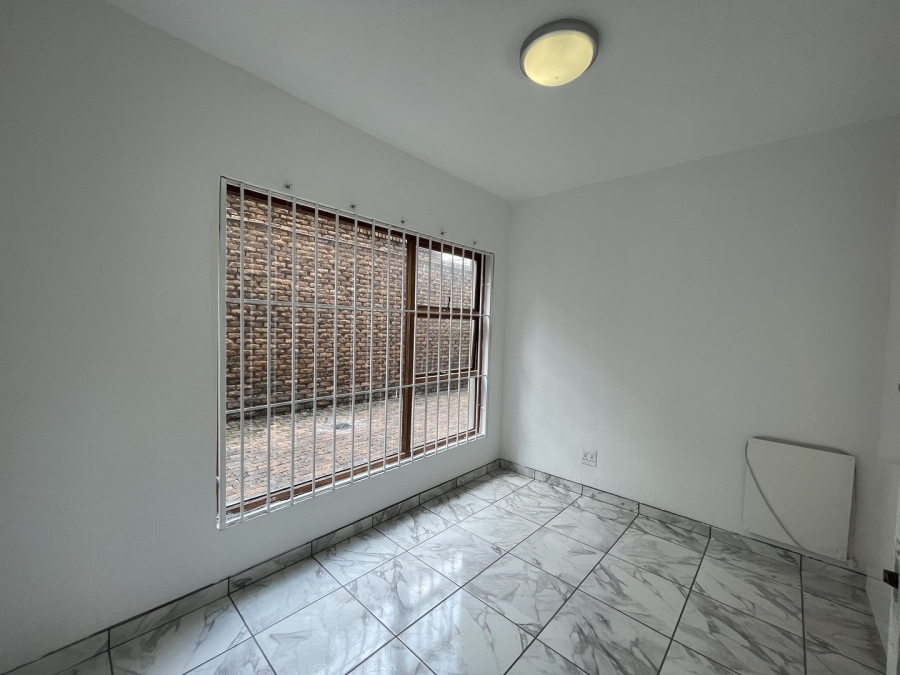 2 Bedroom Property for Sale in Bassonia Gauteng