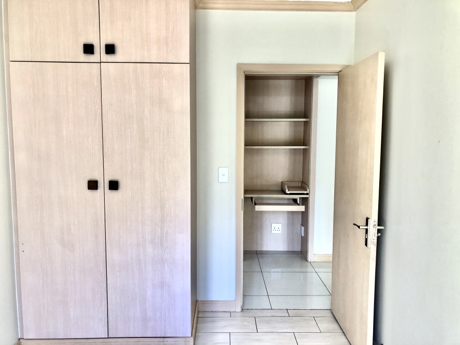 2 Bedroom Property for Sale in Noordwyk Gauteng