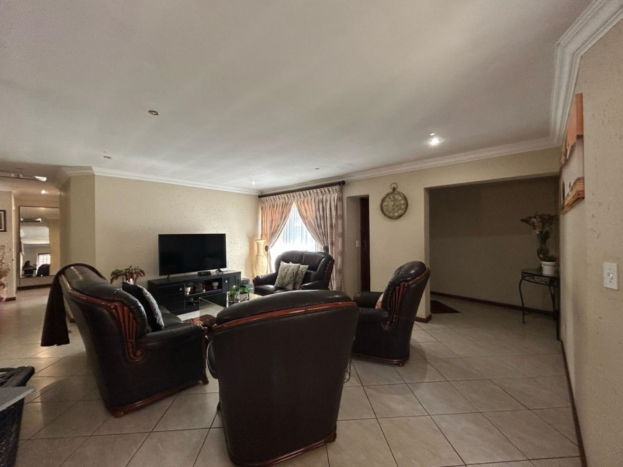3 Bedroom Property for Sale in Dunnottar Gauteng