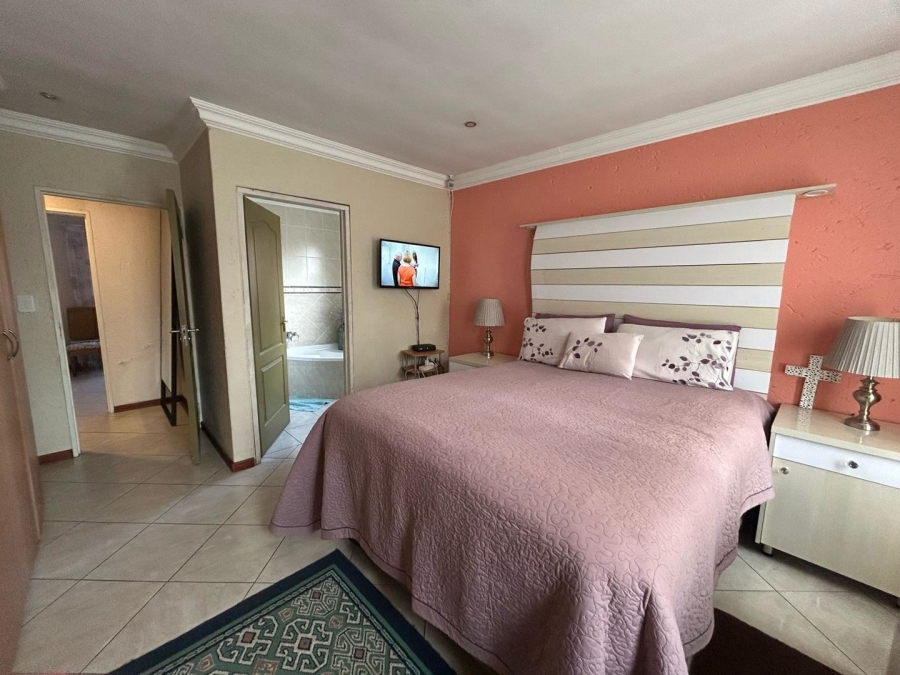 3 Bedroom Property for Sale in Dunnottar Gauteng