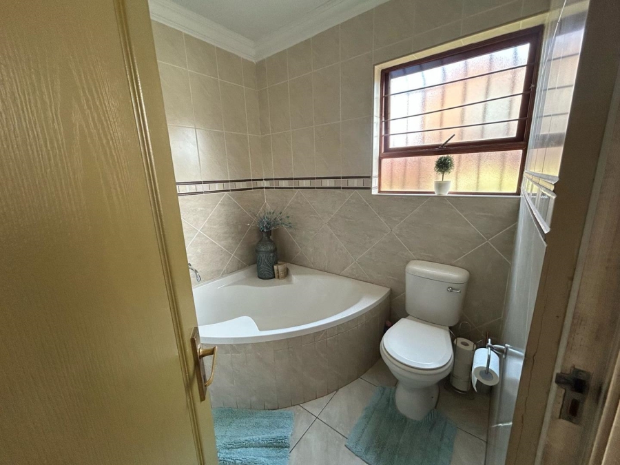 3 Bedroom Property for Sale in Dunnottar Gauteng