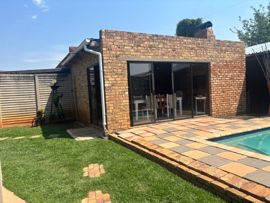 3 Bedroom Property for Sale in Comet Gauteng