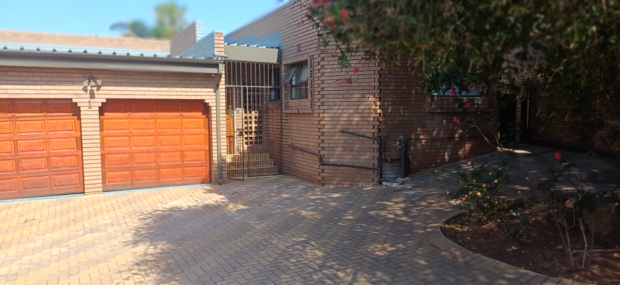 5 Bedroom Property for Sale in Glenvista Gauteng