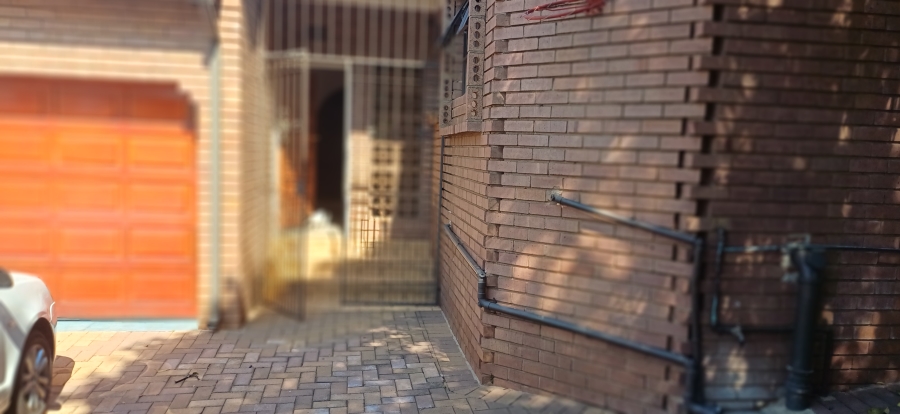 5 Bedroom Property for Sale in Glenvista Gauteng