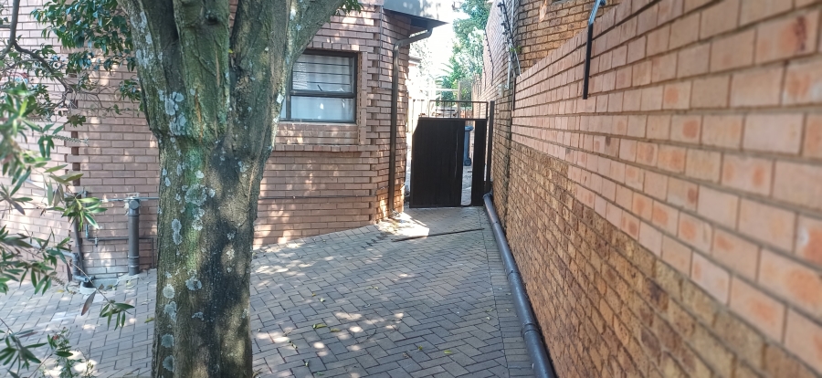 5 Bedroom Property for Sale in Glenvista Gauteng