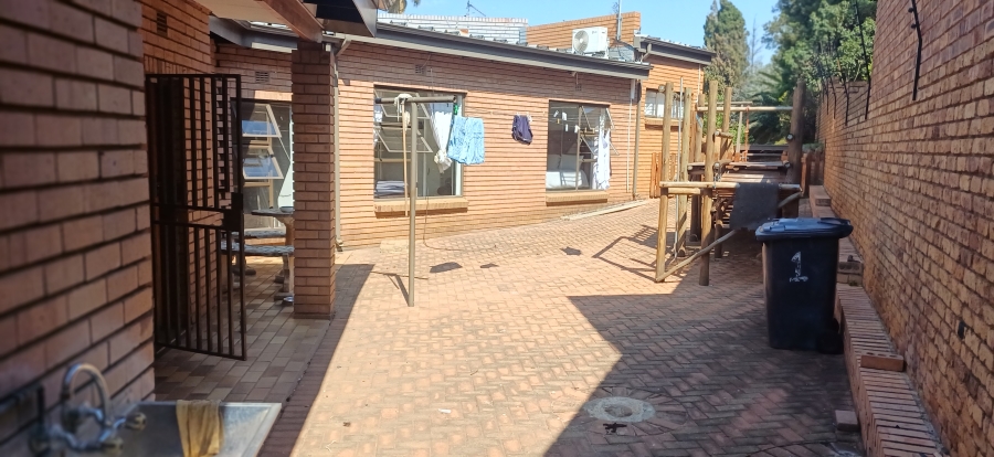 5 Bedroom Property for Sale in Glenvista Gauteng