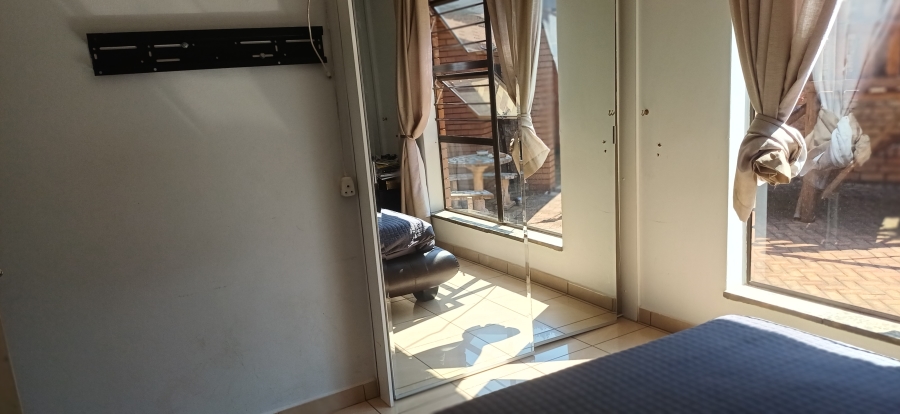 5 Bedroom Property for Sale in Glenvista Gauteng