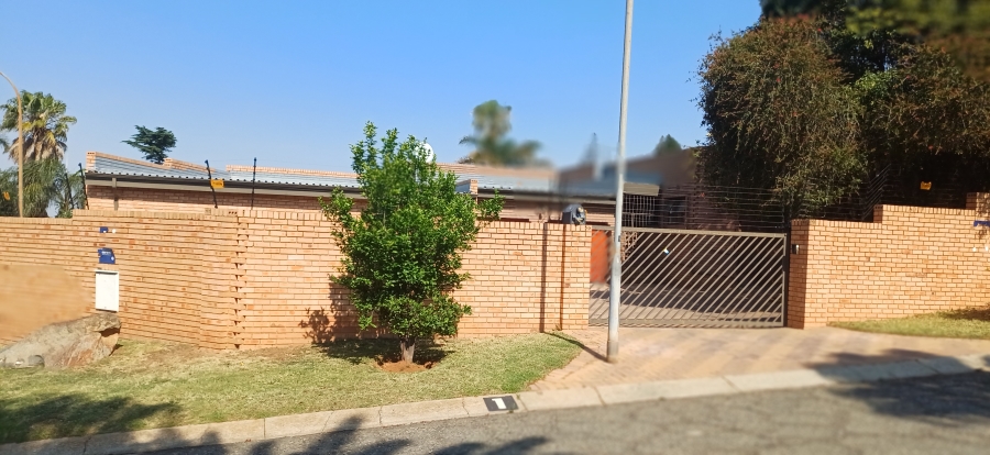 5 Bedroom Property for Sale in Glenvista Gauteng