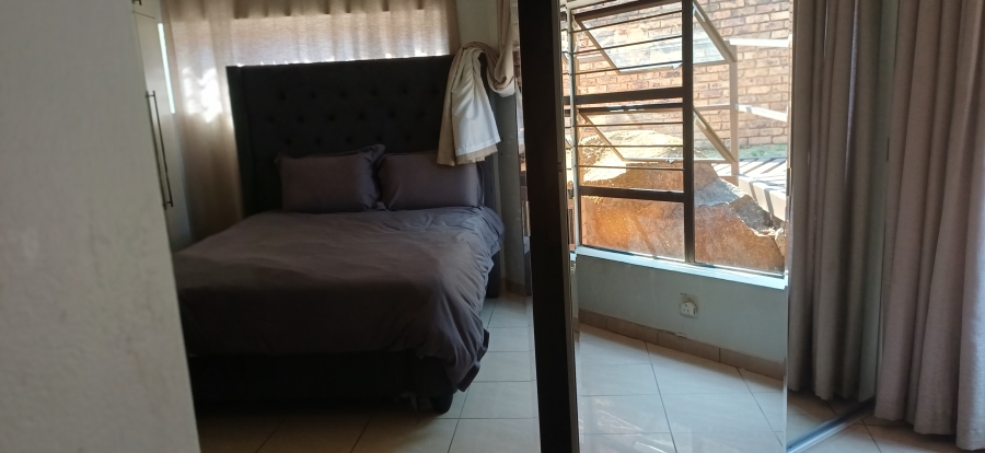 5 Bedroom Property for Sale in Glenvista Gauteng