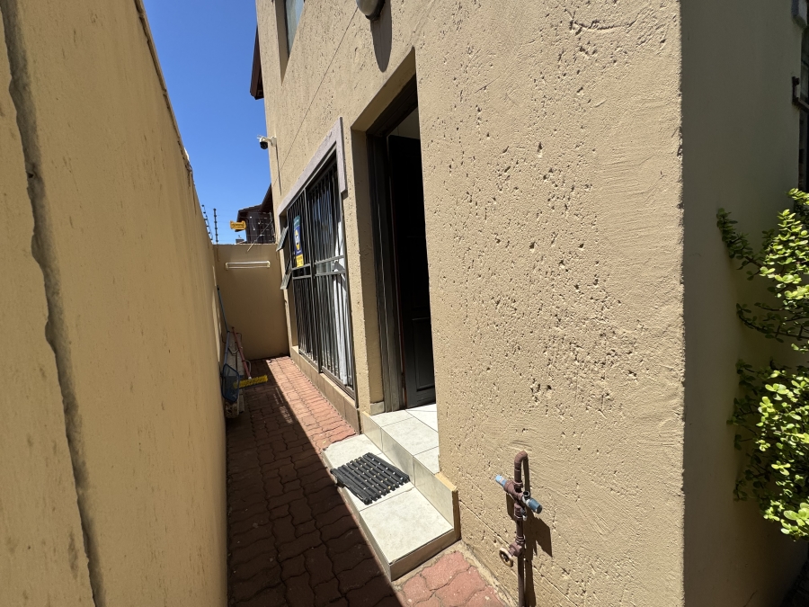 3 Bedroom Property for Sale in New Redruth Gauteng