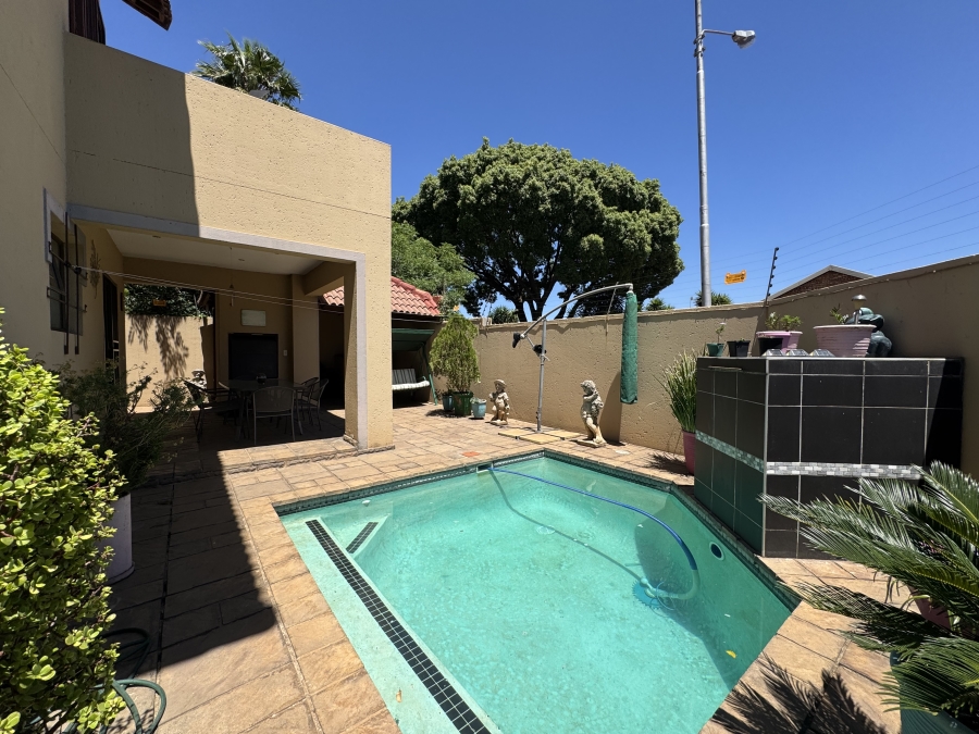 3 Bedroom Property for Sale in New Redruth Gauteng