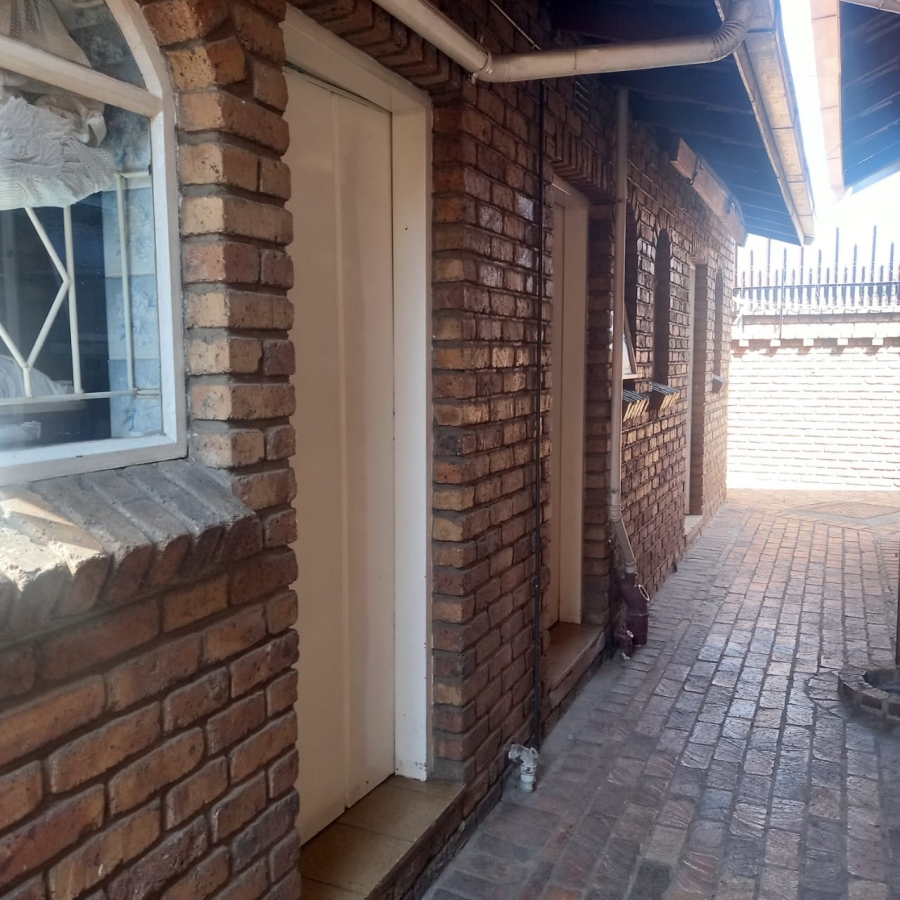 4 Bedroom Property for Sale in Actonville Gauteng