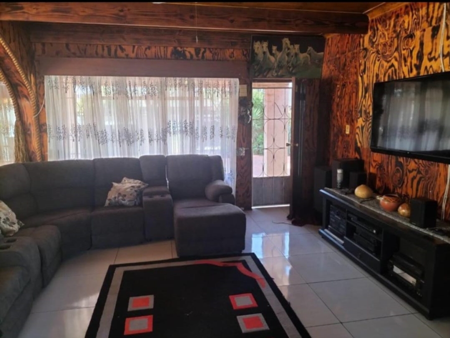 5 Bedroom Property for Sale in Leondale Gauteng