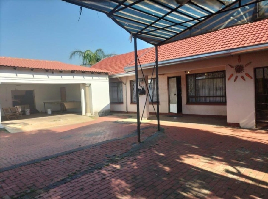5 Bedroom Property for Sale in Leondale Gauteng
