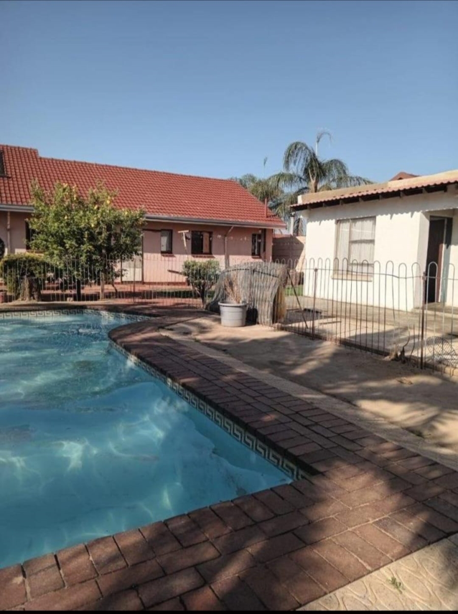 5 Bedroom Property for Sale in Leondale Gauteng