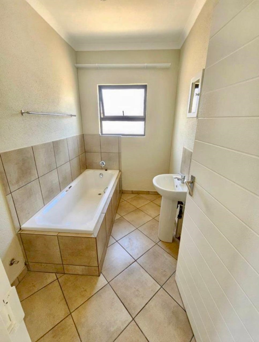 4 Bedroom Property for Sale in Windmill Park Gauteng