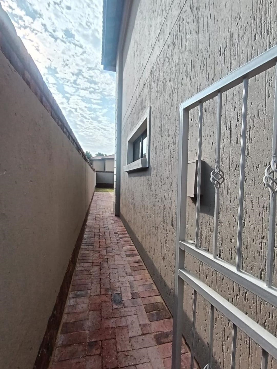 4 Bedroom Property for Sale in Comet Gauteng