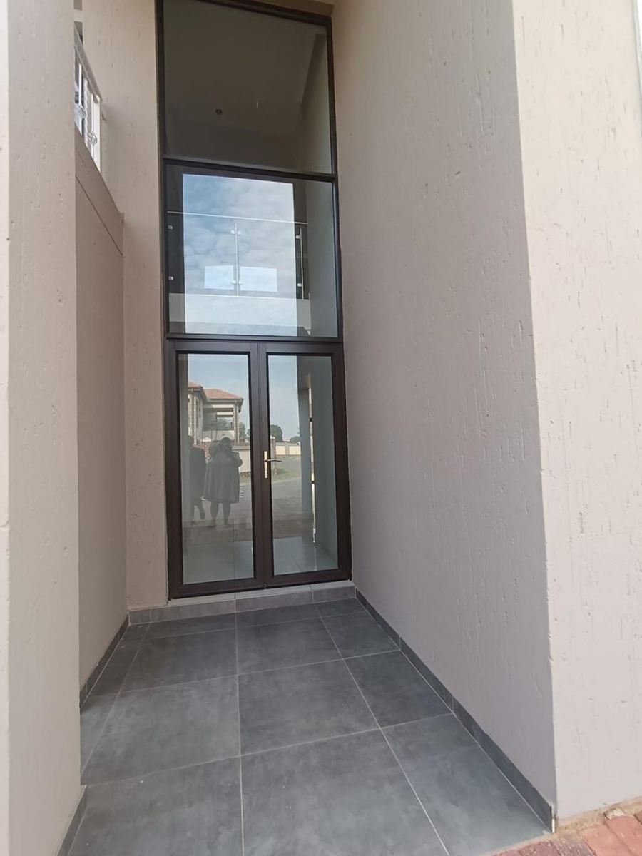 4 Bedroom Property for Sale in Comet Gauteng
