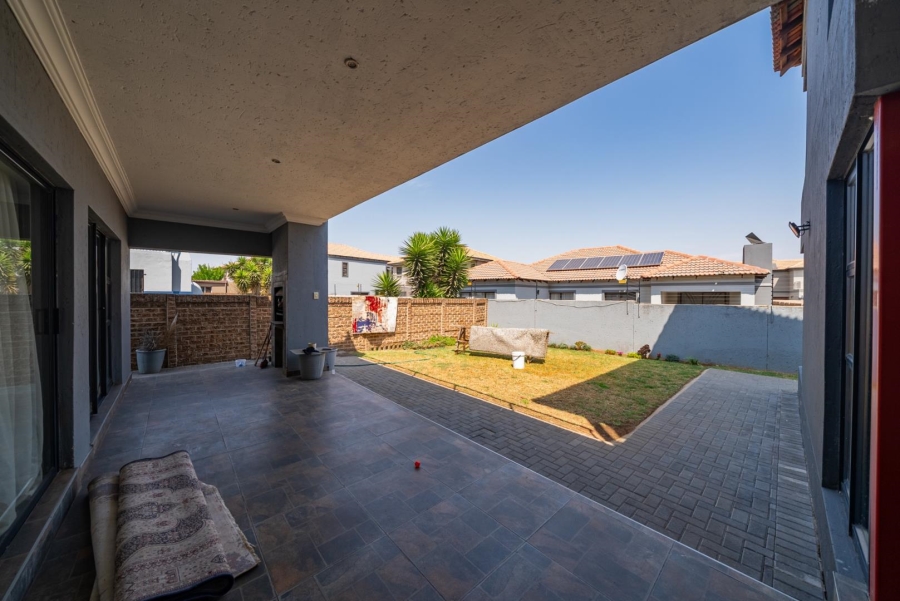 5 Bedroom Property for Sale in Parkrand Gauteng