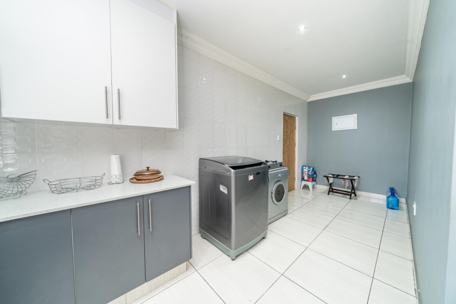 5 Bedroom Property for Sale in Parkrand Gauteng