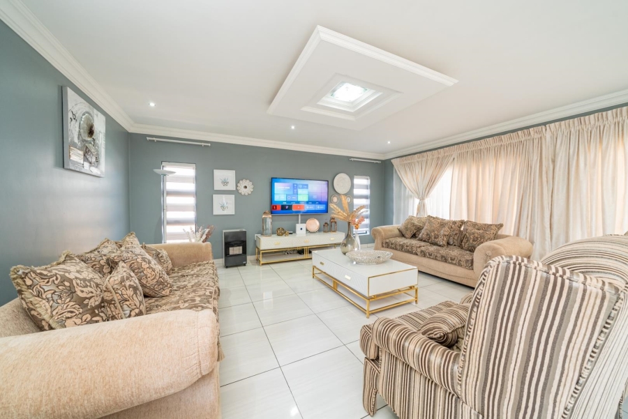 5 Bedroom Property for Sale in Parkrand Gauteng