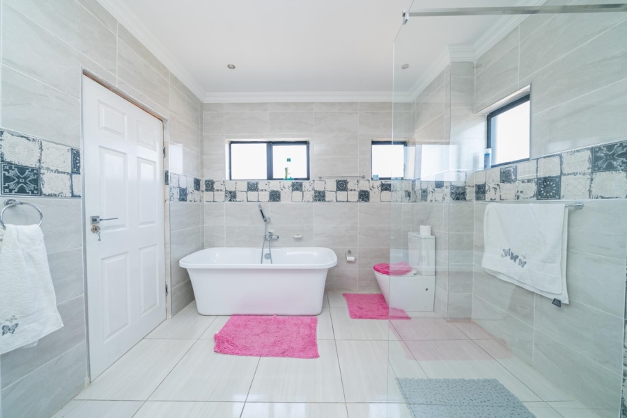 5 Bedroom Property for Sale in Parkrand Gauteng