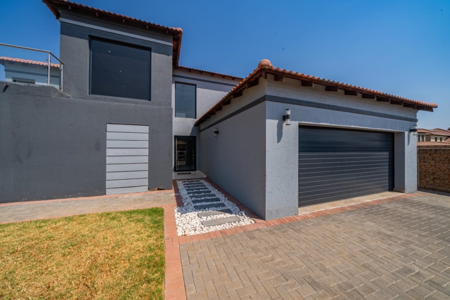 5 Bedroom Property for Sale in Parkrand Gauteng