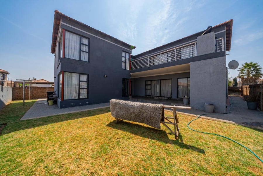 5 Bedroom Property for Sale in Parkrand Gauteng
