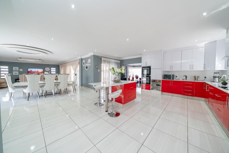 5 Bedroom Property for Sale in Parkrand Gauteng