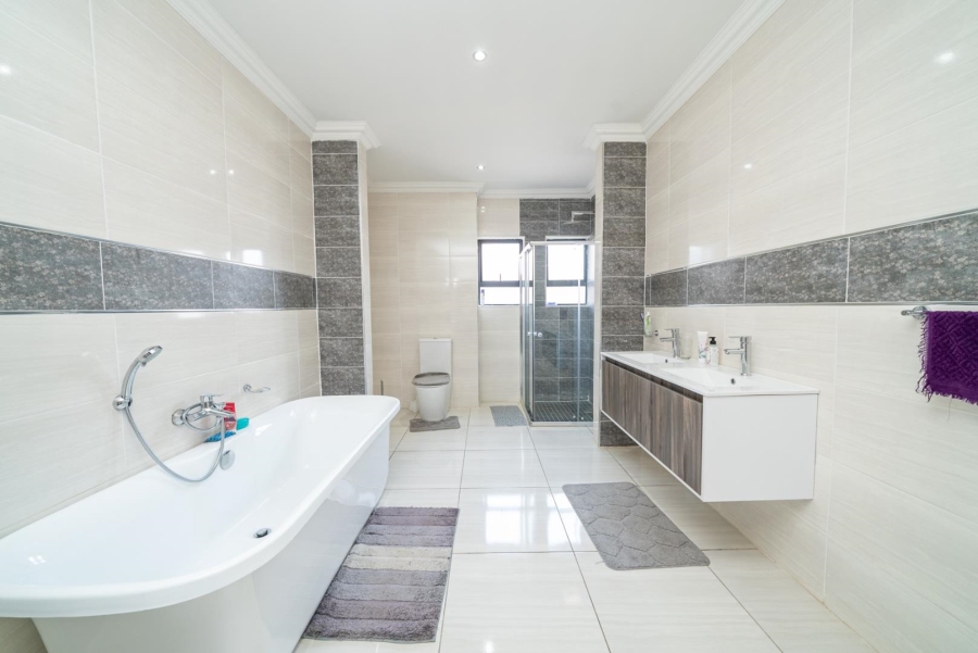 5 Bedroom Property for Sale in Parkrand Gauteng