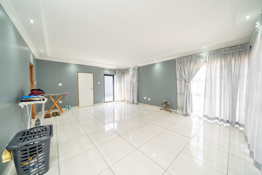 5 Bedroom Property for Sale in Parkrand Gauteng