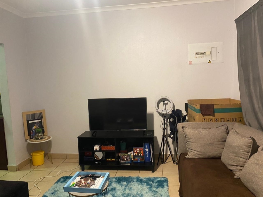 1 Bedroom Property for Sale in Elspark Gauteng