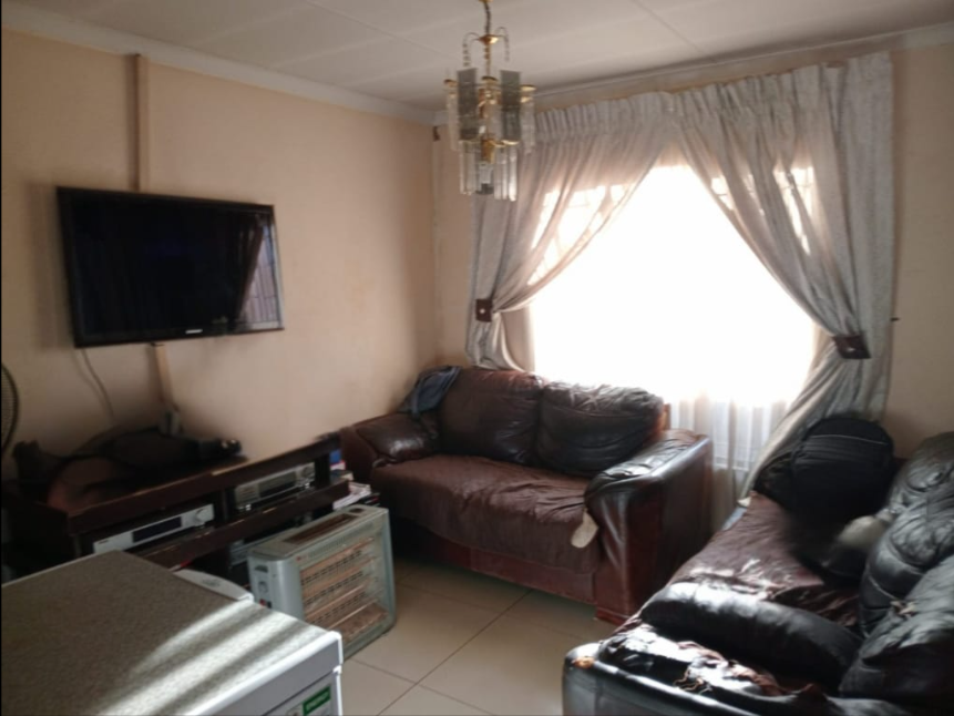2 Bedroom Property for Sale in Lakeside Gauteng