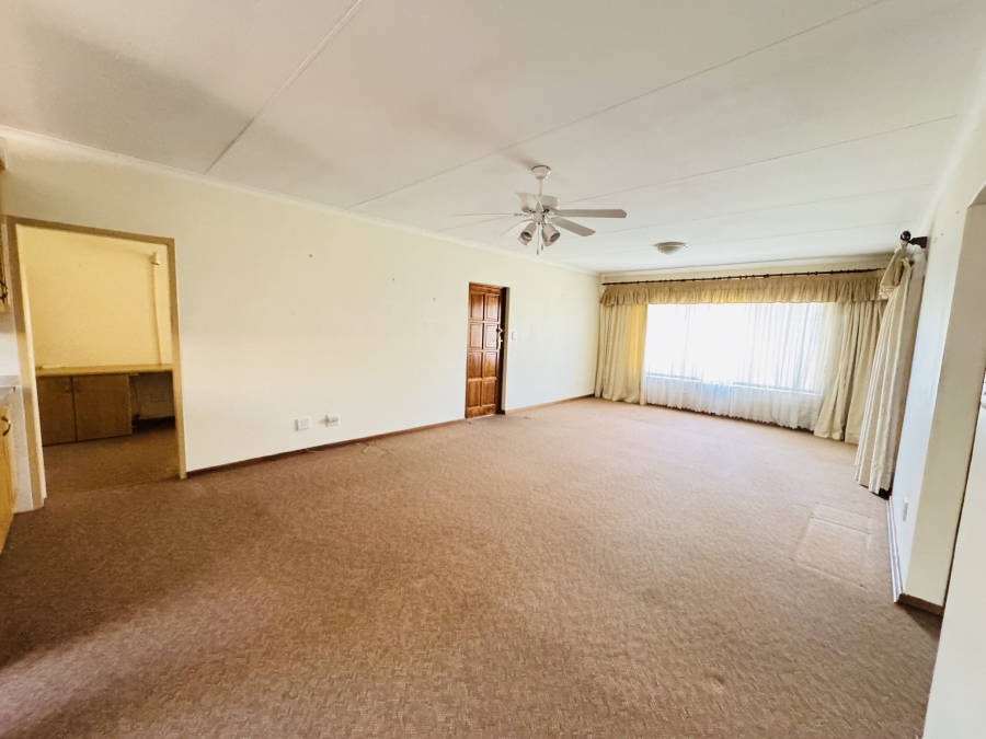 2 Bedroom Property for Sale in Faerie Glen Gauteng