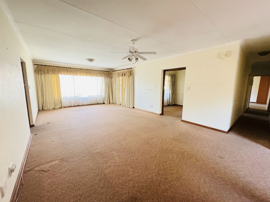 2 Bedroom Property for Sale in Faerie Glen Gauteng